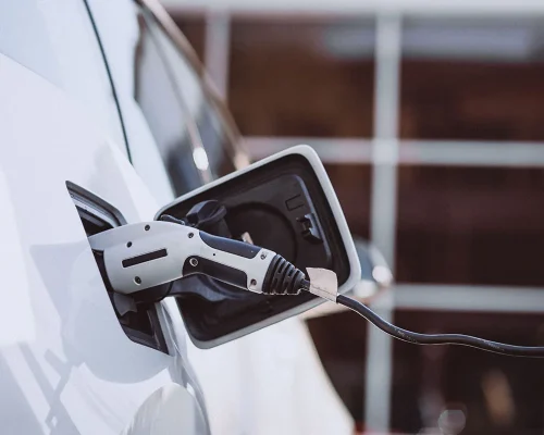 The difference between a hardwired and a plug-in EV charger